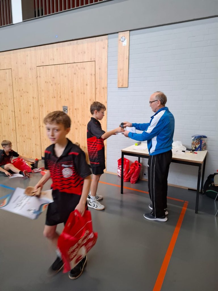 Kleine Teilnehmerehrung von links: Carl Hesse, Daniel und Michael Roytblat, Erwin Kramer Kleine Teilnehmerehrung von links: Carl Hesse, Daniel und Michael Roytblat, Erwin Kramer